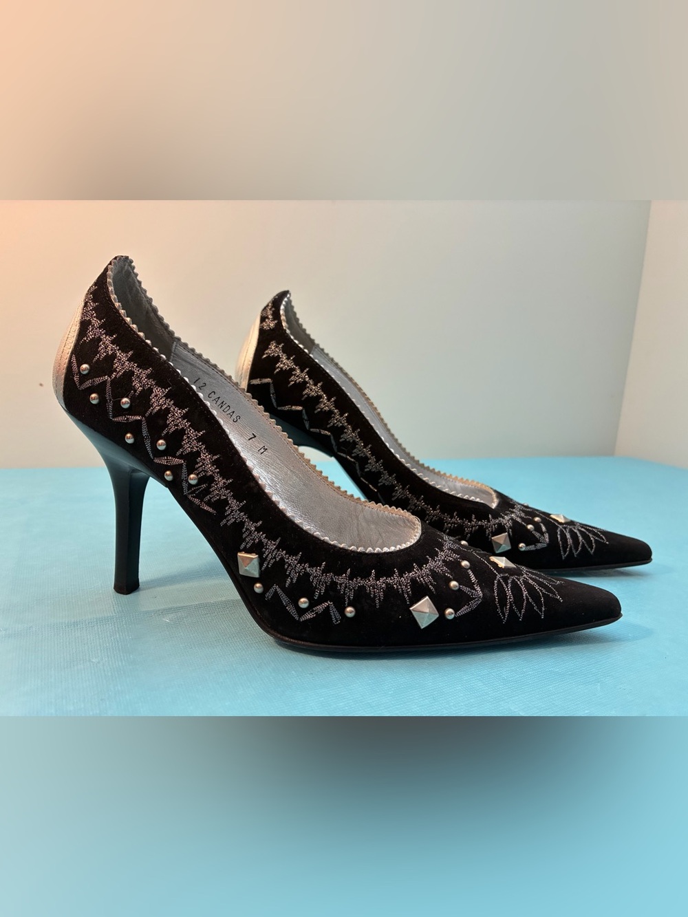 Donald J. Pliner Couture Italy Size 7M Black Suede Pointed-Toe Heels